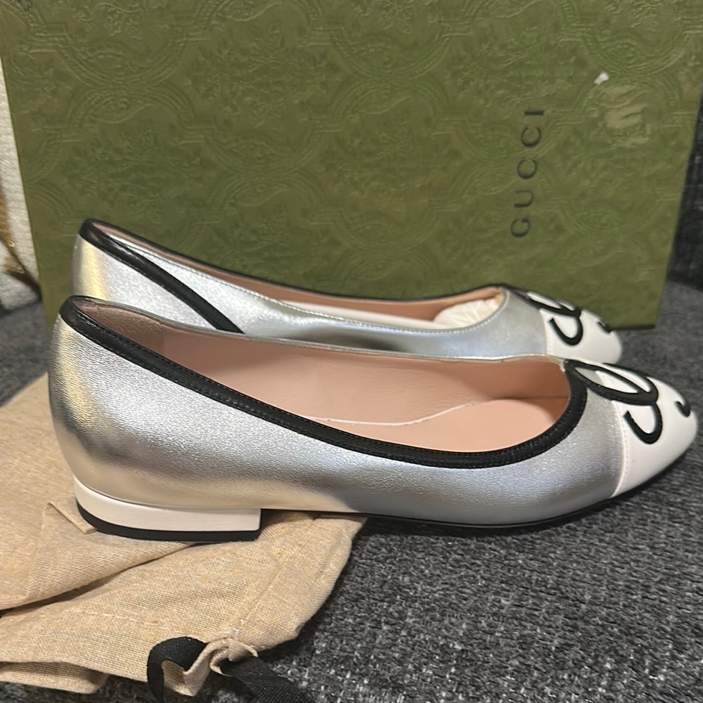 Gucci Black and White Flats with Elegant Design - Picture 6 of 8